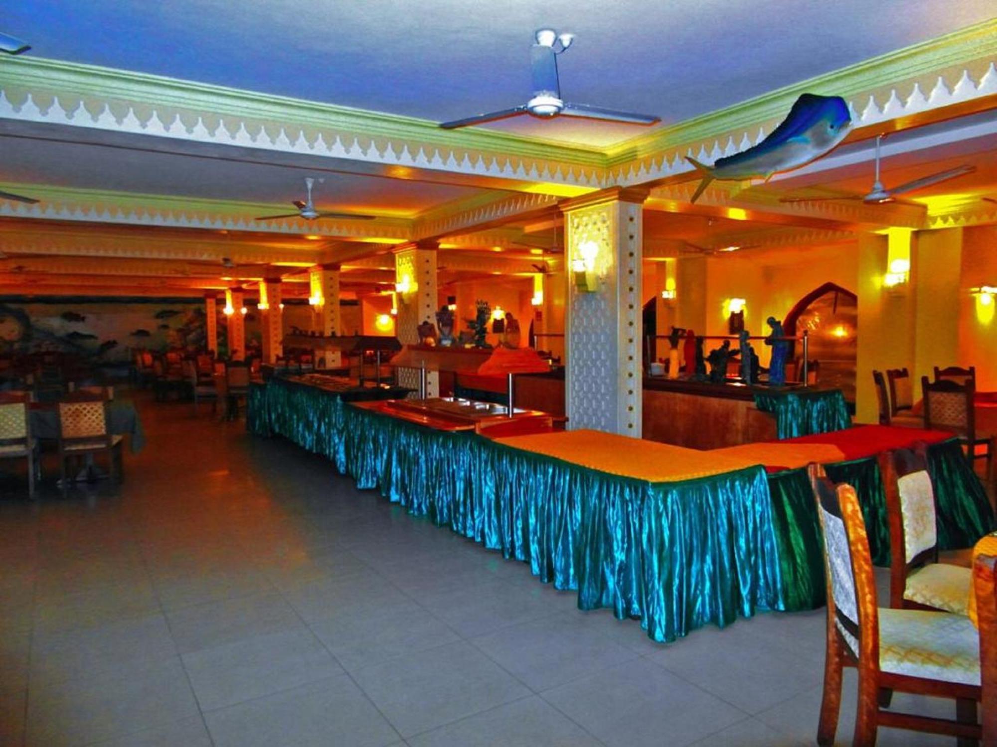 Sai Rock Beach Hotel & Spa Bamburi Bagian luar foto