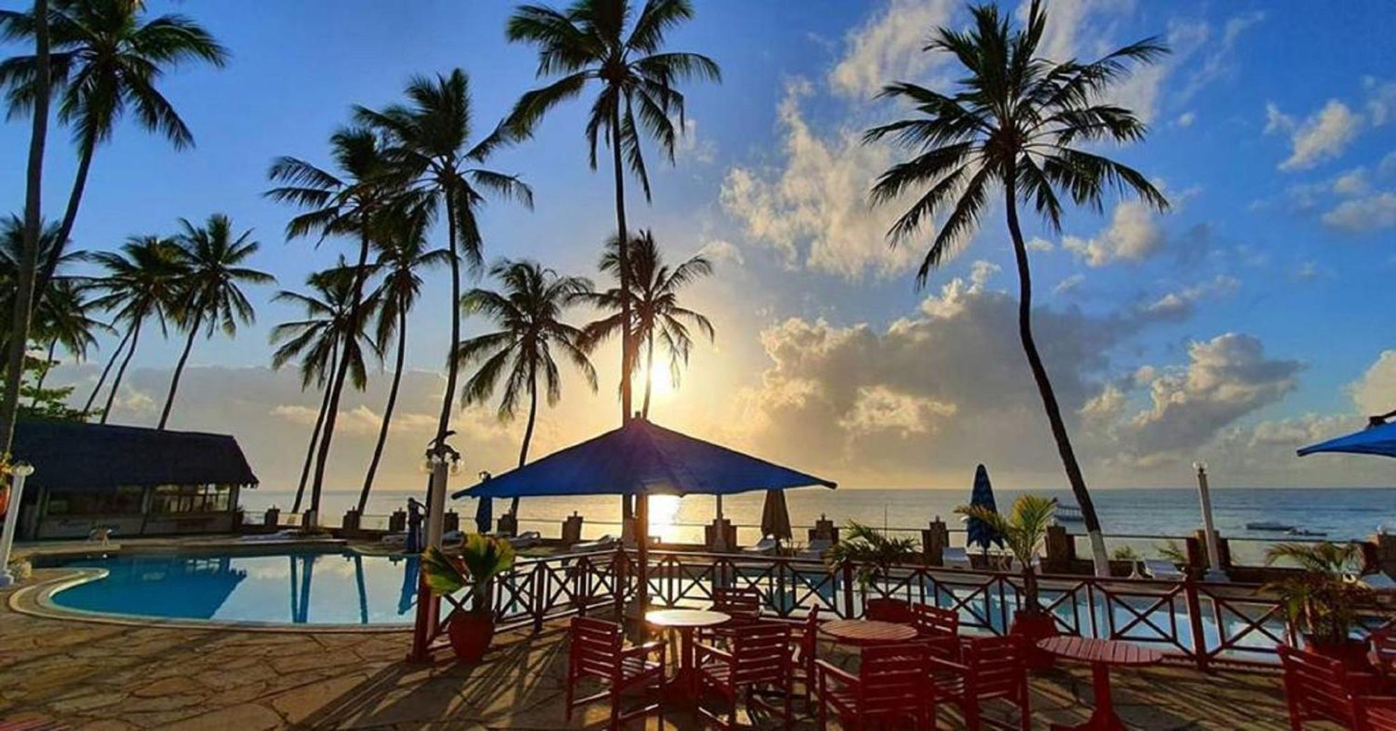 Sai Rock Beach Hotel & Spa Bamburi Bagian luar foto