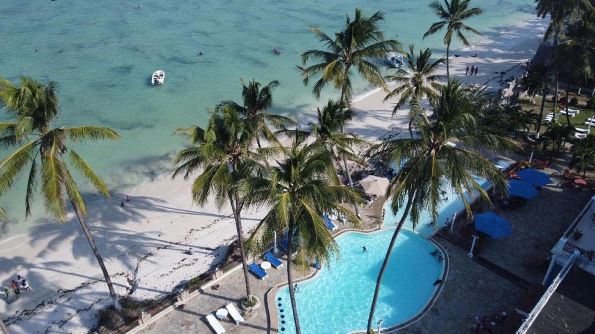 Sai Rock Beach Hotel & Spa Bamburi Bagian luar foto