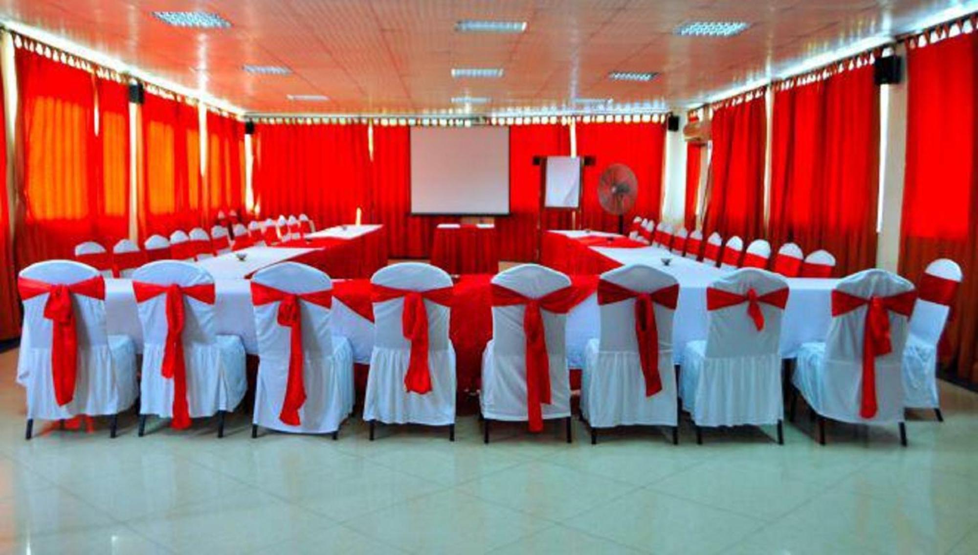 Sai Rock Beach Hotel & Spa Bamburi Bagian luar foto
