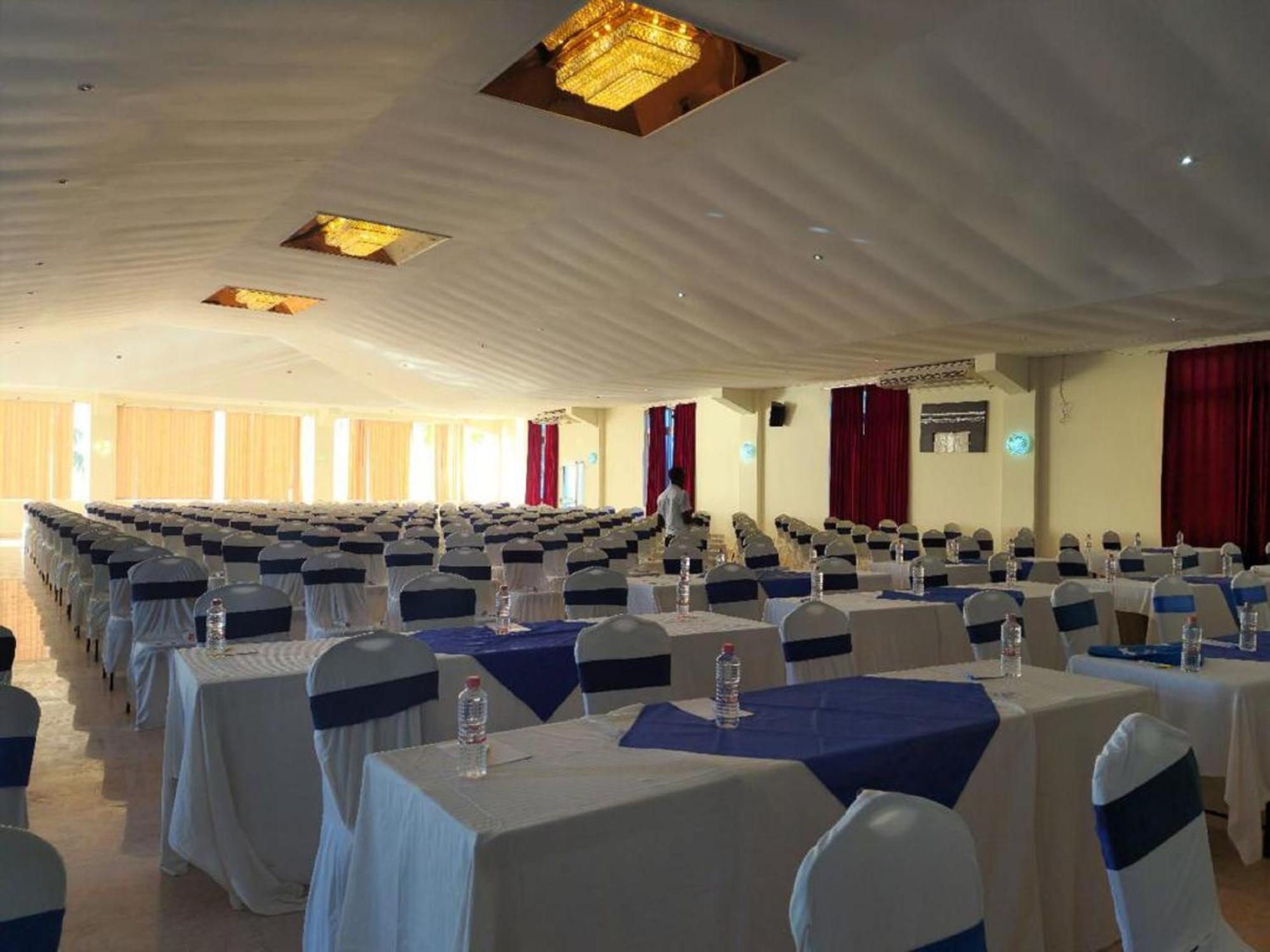 Sai Rock Beach Hotel & Spa Bamburi Bagian luar foto