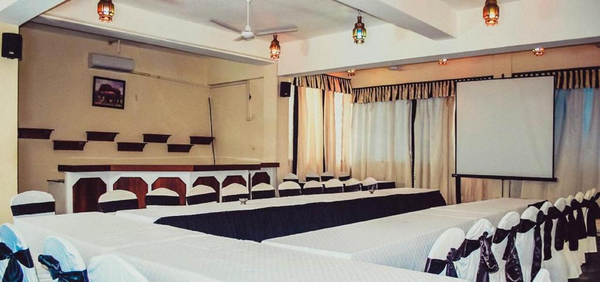 Sai Rock Beach Hotel & Spa Bamburi Bagian luar foto