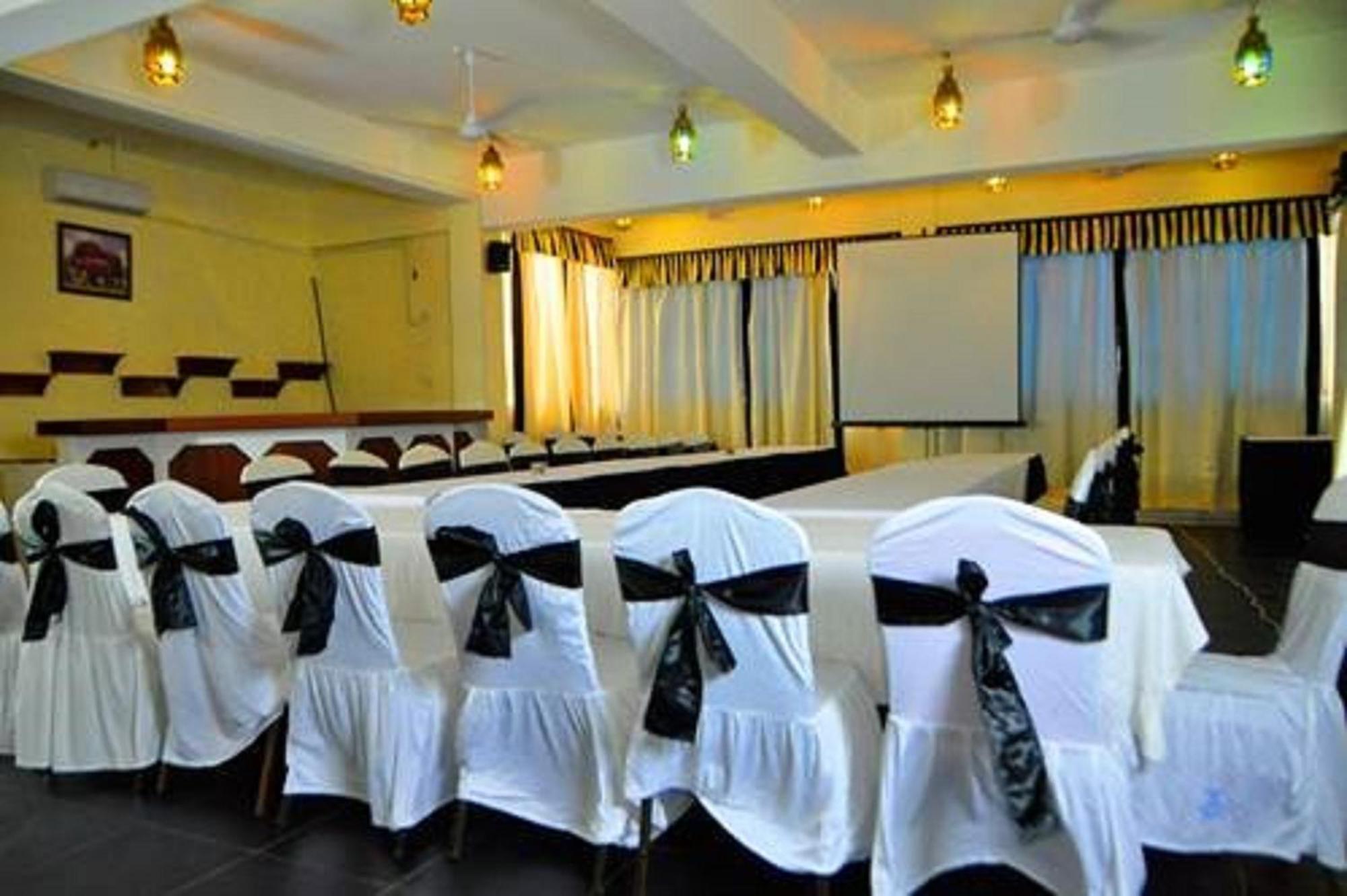 Sai Rock Beach Hotel & Spa Bamburi Bagian luar foto