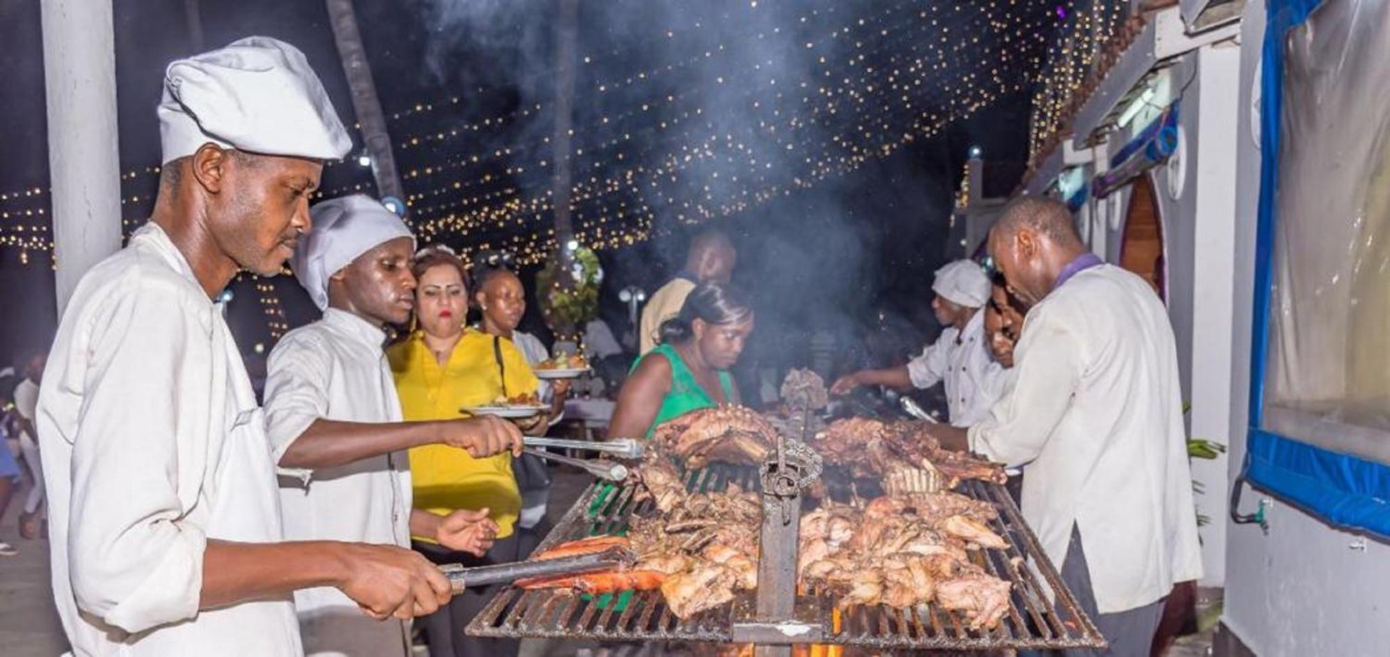 Sai Rock Beach Hotel & Spa Bamburi Bagian luar foto