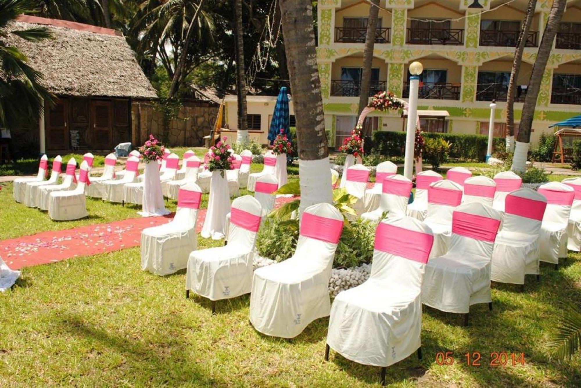 Sai Rock Beach Hotel & Spa Bamburi Bagian luar foto