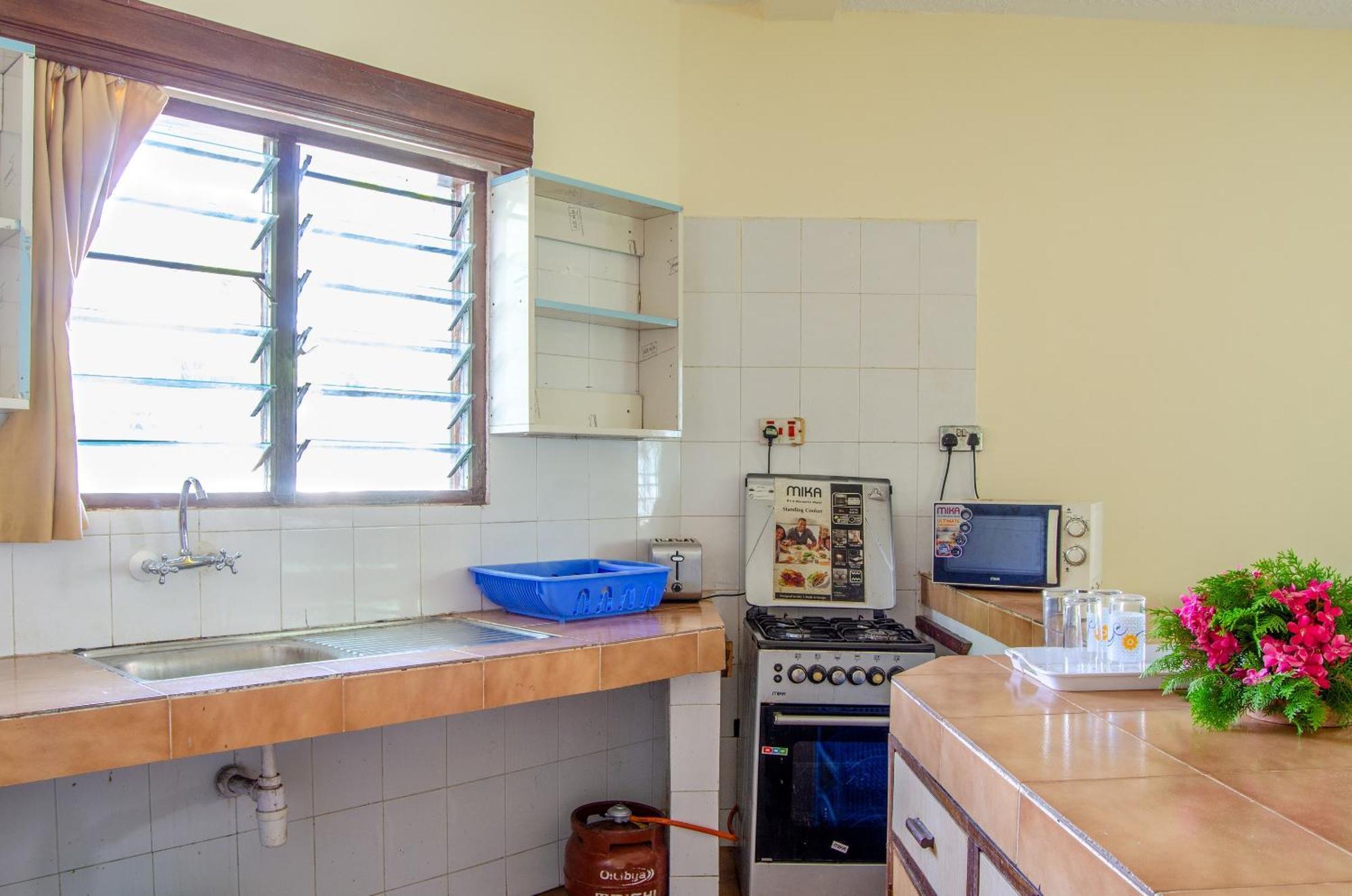 Sai Rock Beach Hotel & Spa Bamburi Bagian luar foto