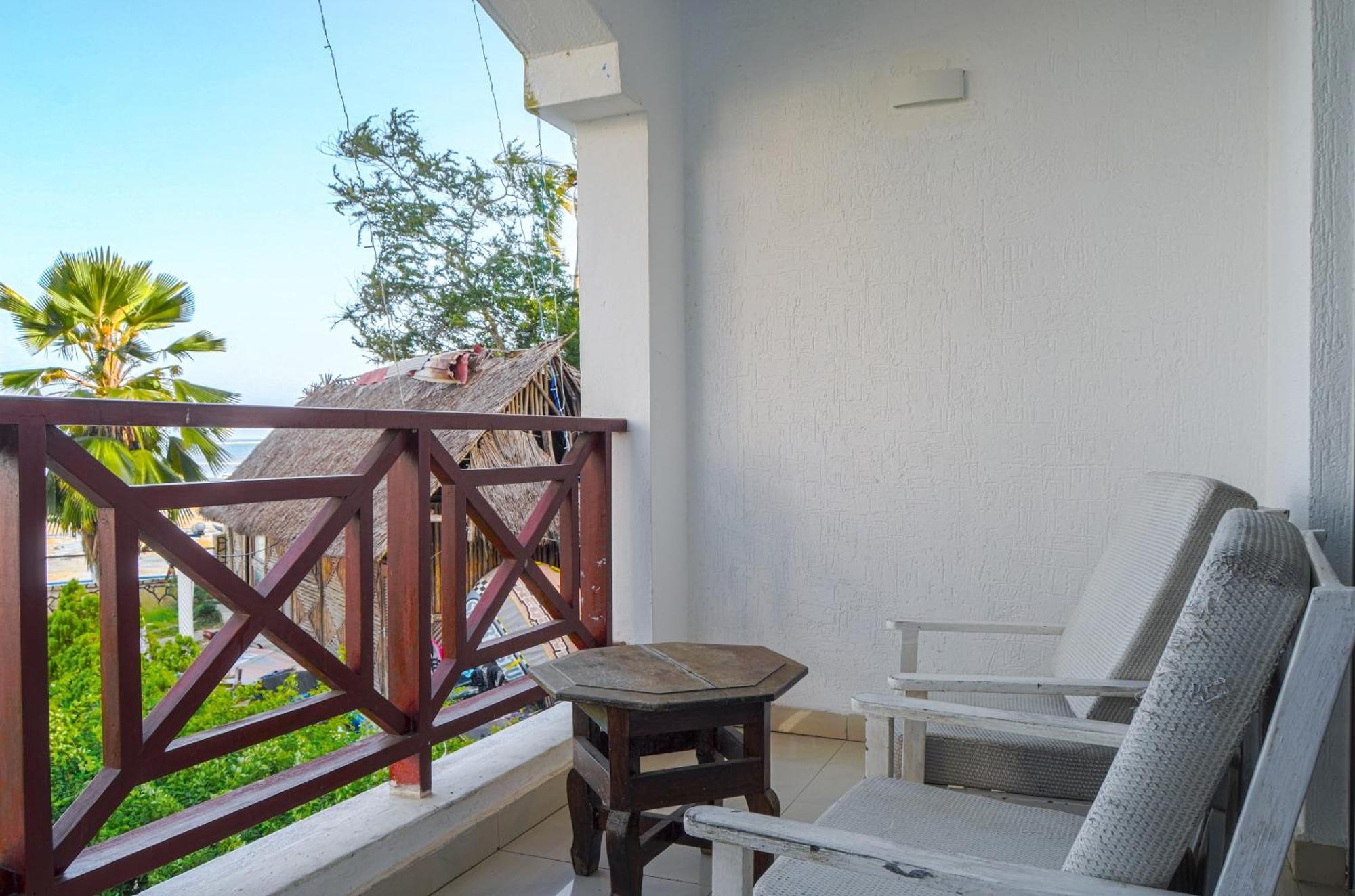 Sai Rock Beach Hotel & Spa Bamburi Bagian luar foto
