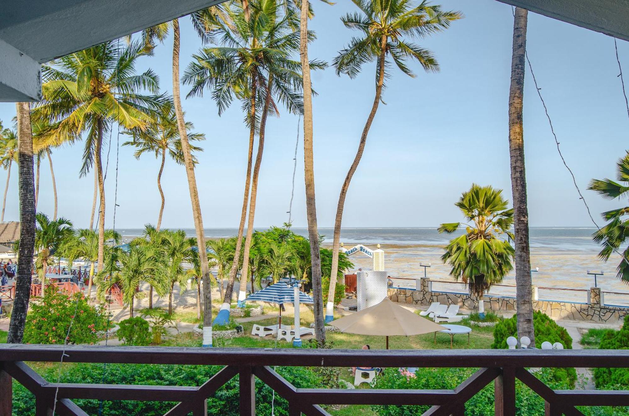 Sai Rock Beach Hotel & Spa Bamburi Bagian luar foto