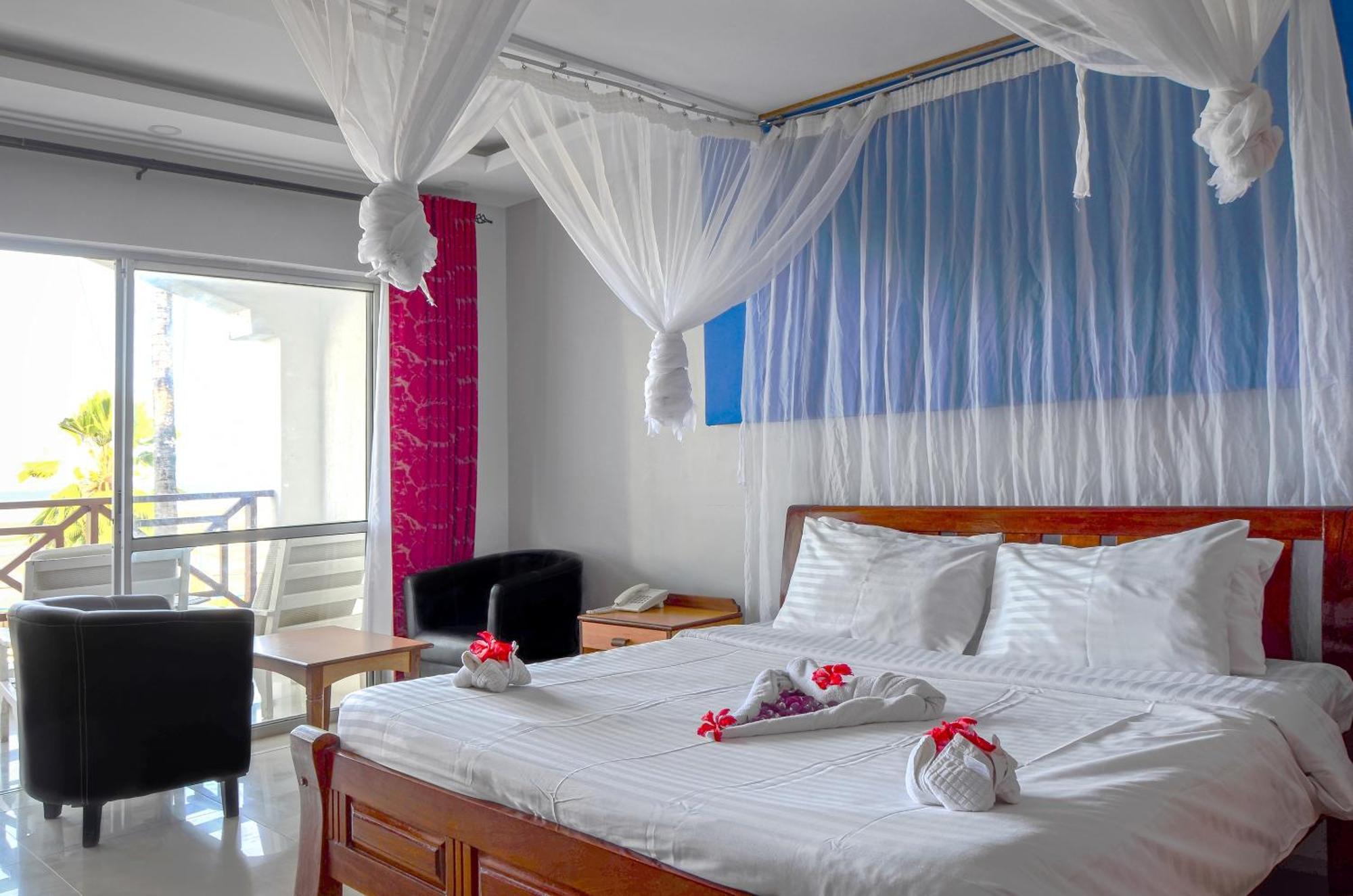 Sai Rock Beach Hotel & Spa Bamburi Bagian luar foto