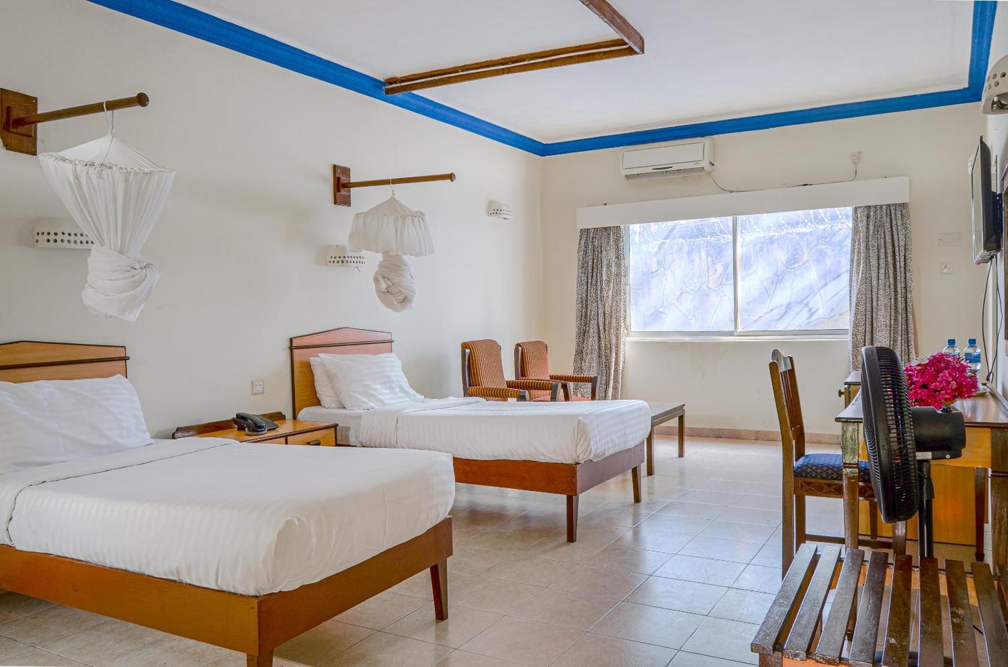 Sai Rock Beach Hotel & Spa Bamburi Bagian luar foto