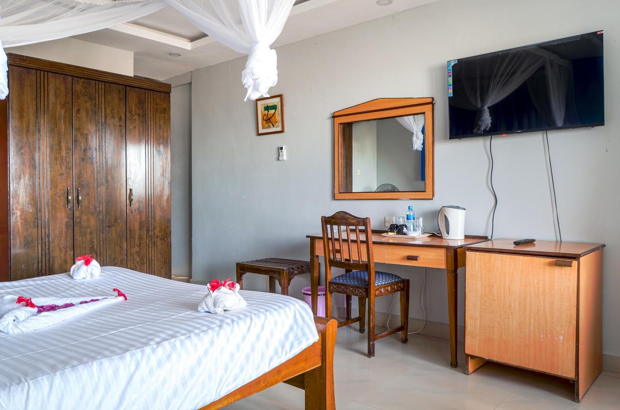 Sai Rock Beach Hotel & Spa Bamburi Bagian luar foto