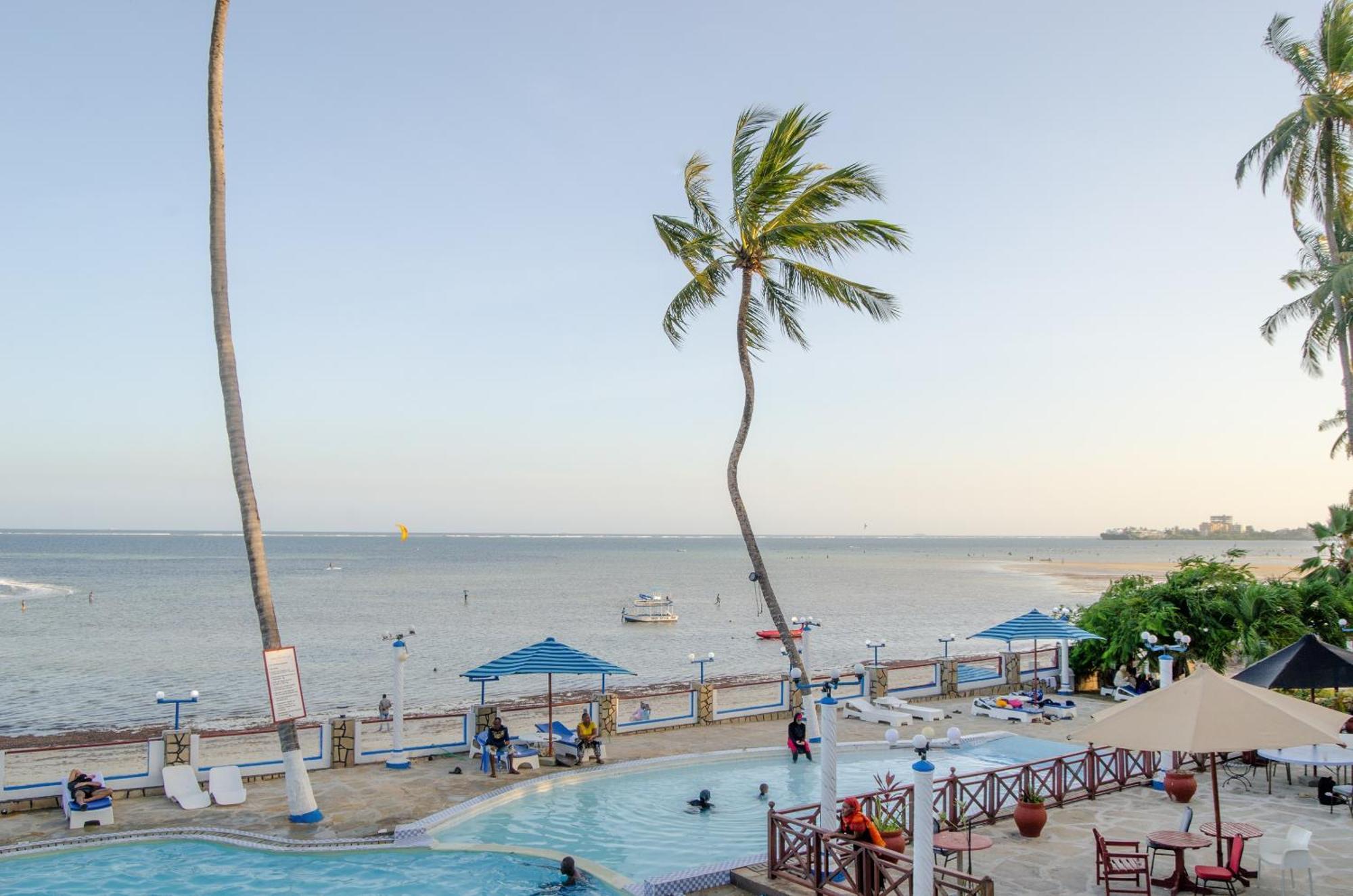 Sai Rock Beach Hotel & Spa Bamburi Bagian luar foto