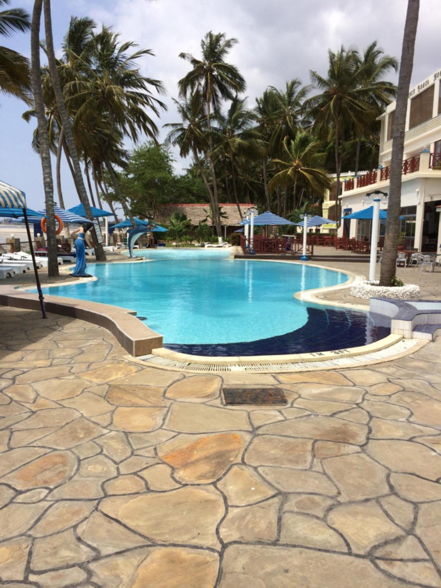 Sai Rock Beach Hotel & Spa Bamburi Bagian luar foto