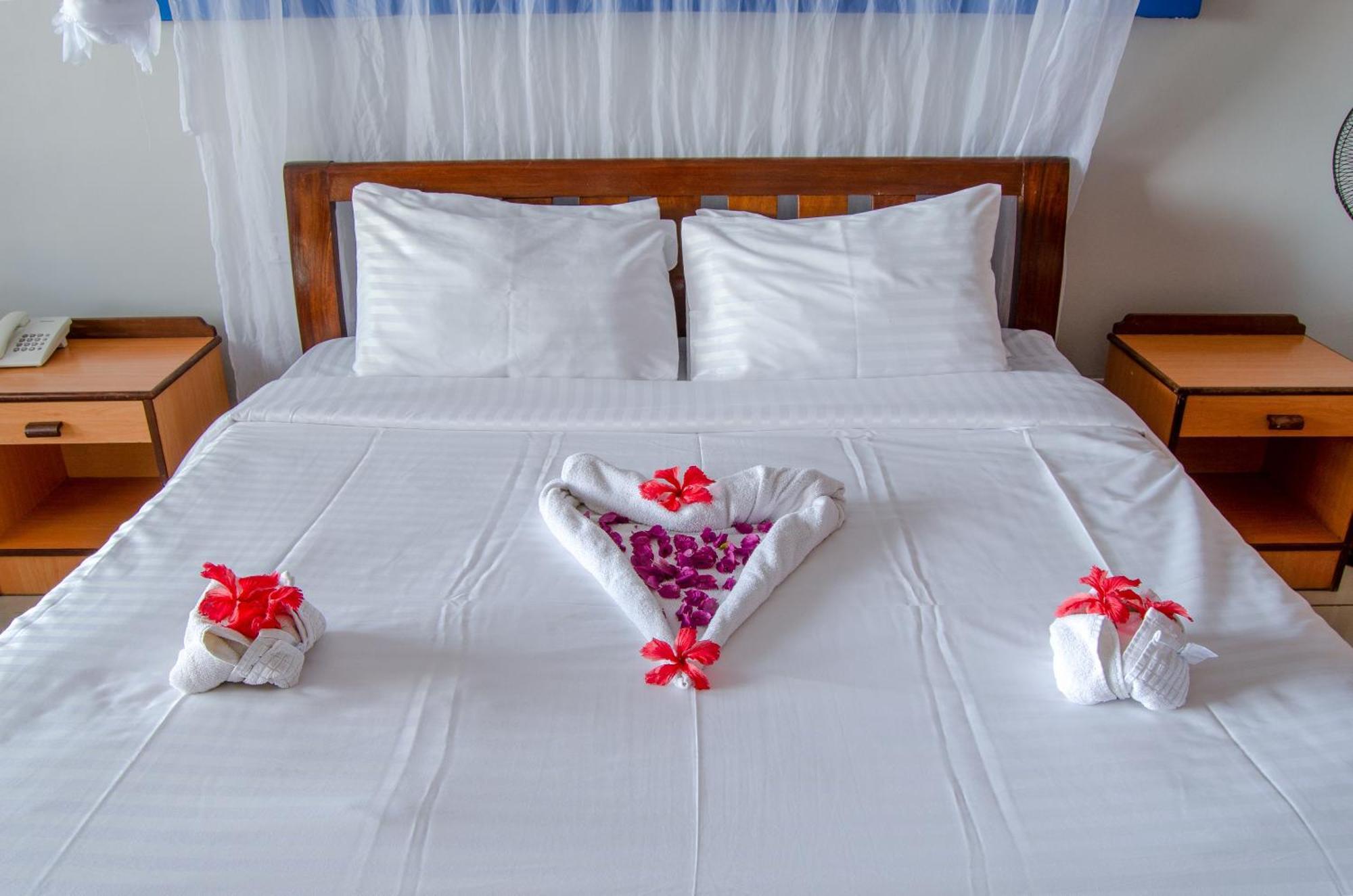Sai Rock Beach Hotel & Spa Bamburi Ruang foto