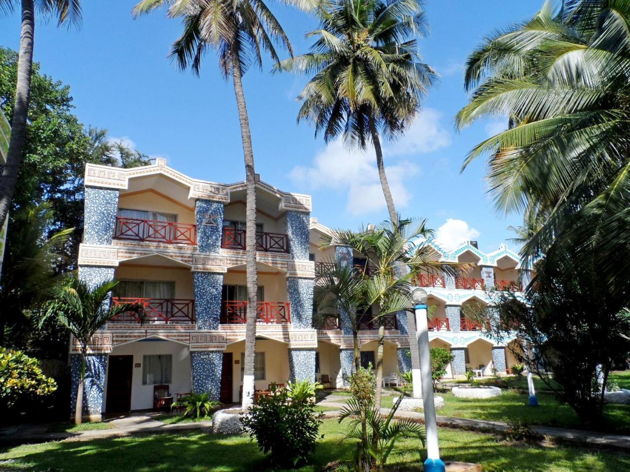 Sai Rock Beach Hotel & Spa Bamburi Bagian luar foto
