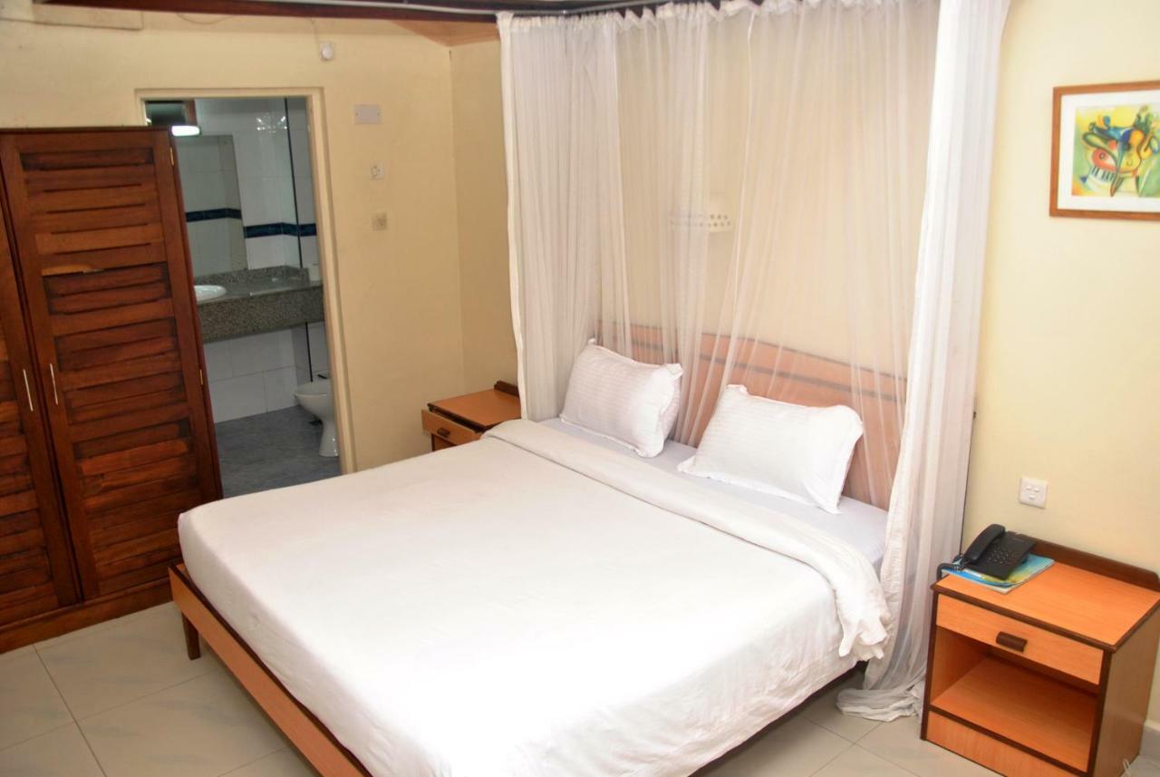 Sai Rock Beach Hotel & Spa Bamburi Bagian luar foto