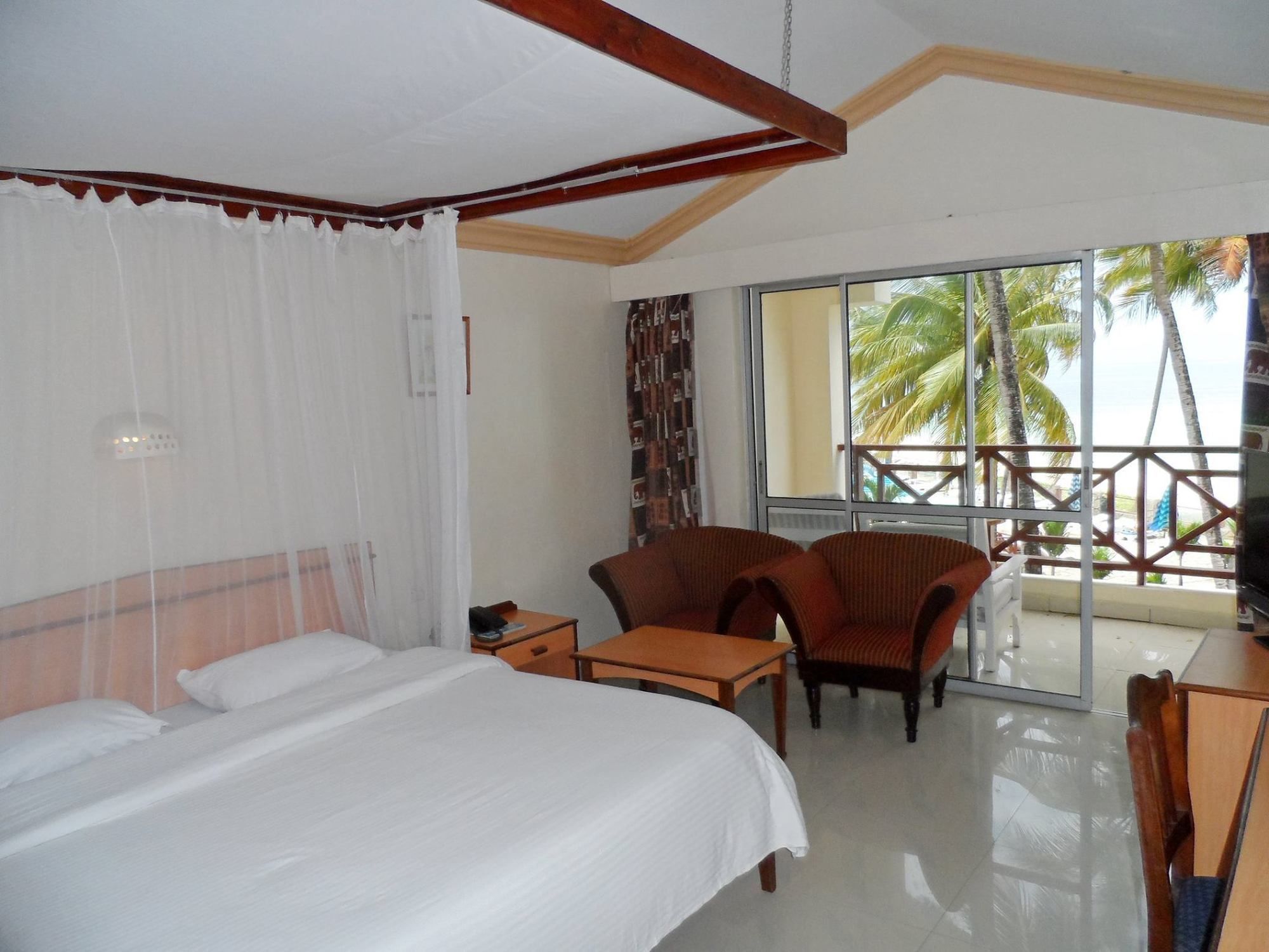 Sai Rock Beach Hotel & Spa Bamburi Bagian luar foto