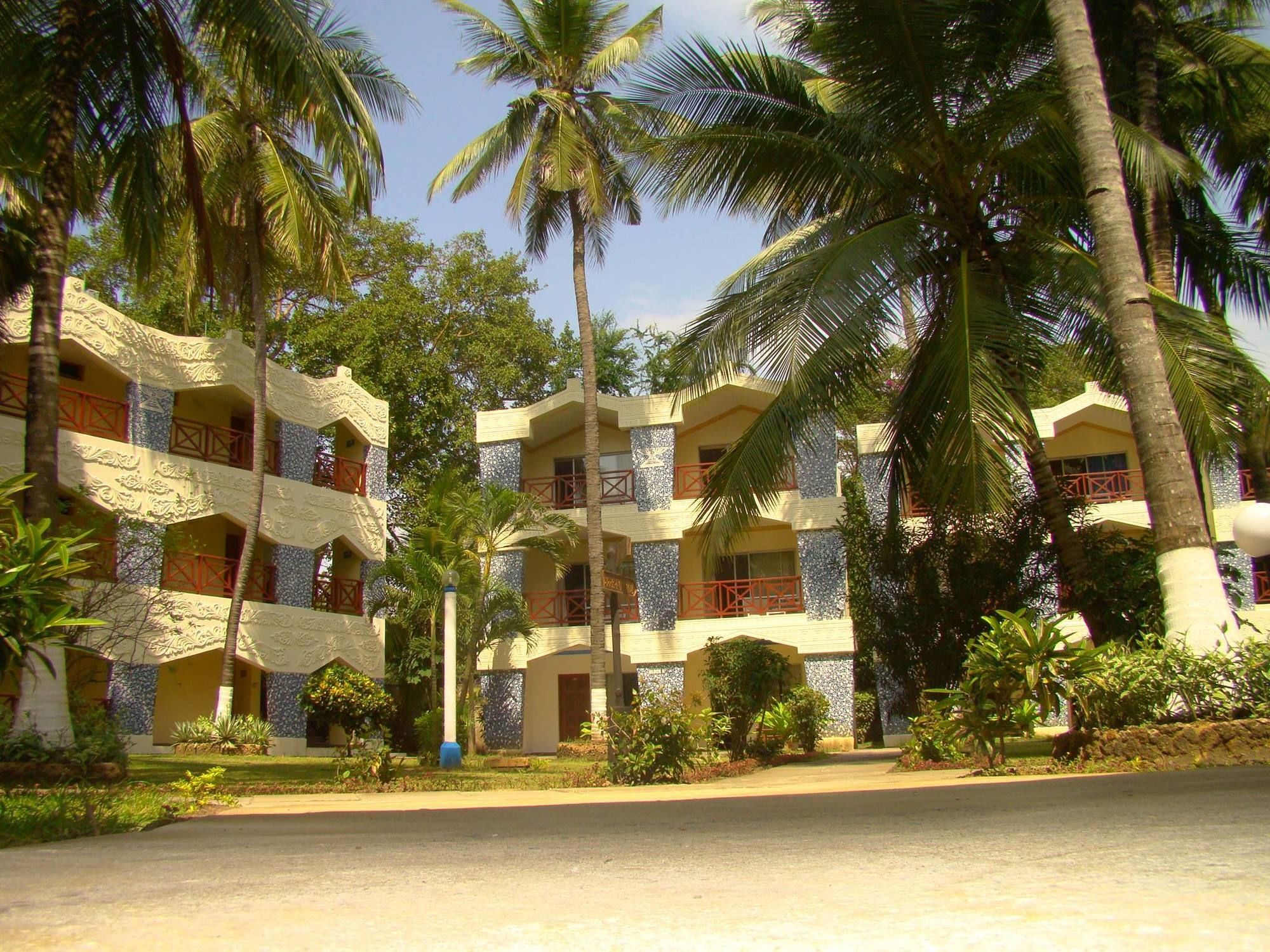 Sai Rock Beach Hotel & Spa Bamburi Bagian luar foto